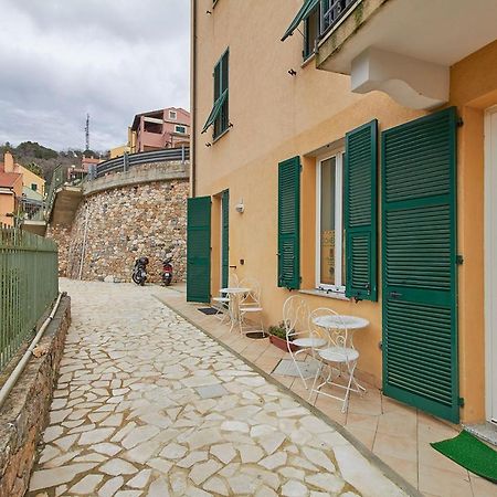 Rivierarent Appartamento Ulivo Finale Ligure Kültér fotó