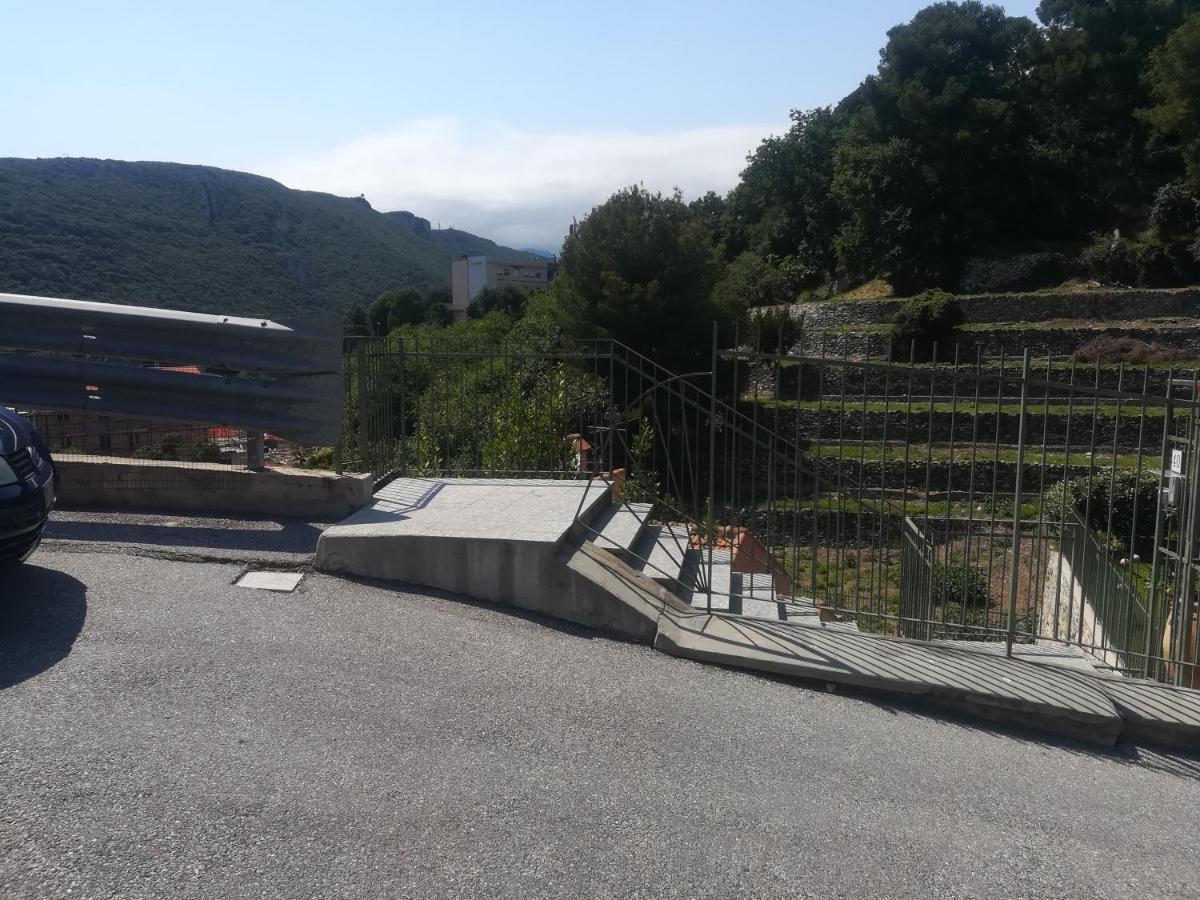 Rivierarent Appartamento Ulivo Finale Ligure Kültér fotó