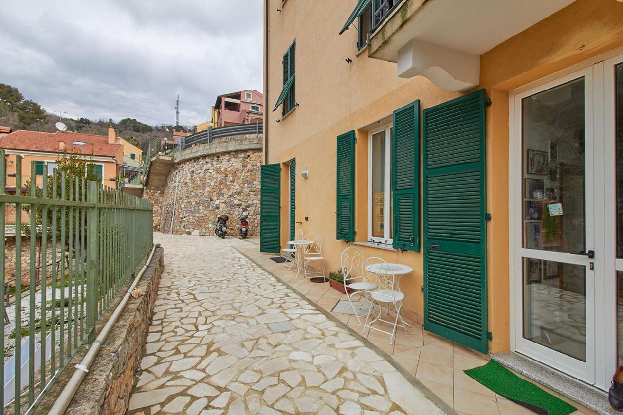 Rivierarent Appartamento Ulivo Finale Ligure Kültér fotó