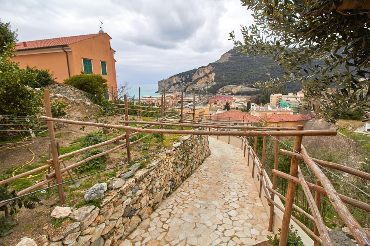 Rivierarent Appartamento Ulivo Finale Ligure Kültér fotó