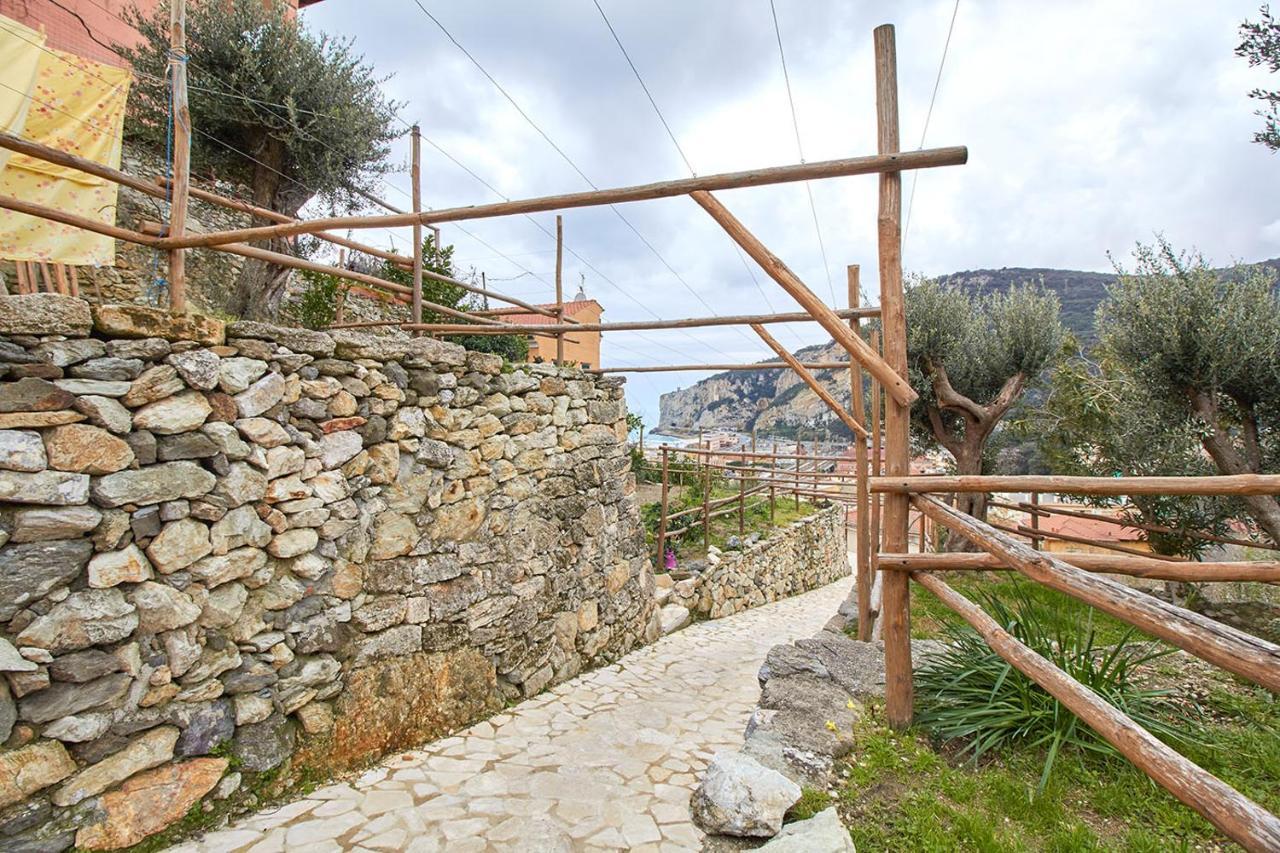 Rivierarent Appartamento Ulivo Finale Ligure Kültér fotó